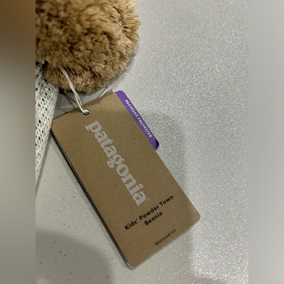 Patagonia Youth Powder Town Beanie Cream Black NWT Recycled Polyester Kids - Picture 2 of 7